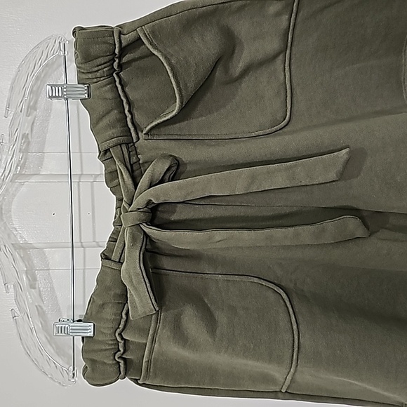 Forever 21+ Army Green Paperbag SweatShirt Shorts Size 2x - Picture 4 of 10